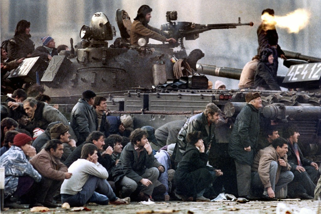Romanian Revolution of 1989 in Bucharest from the perspective of a British War&nbsp;Reporter